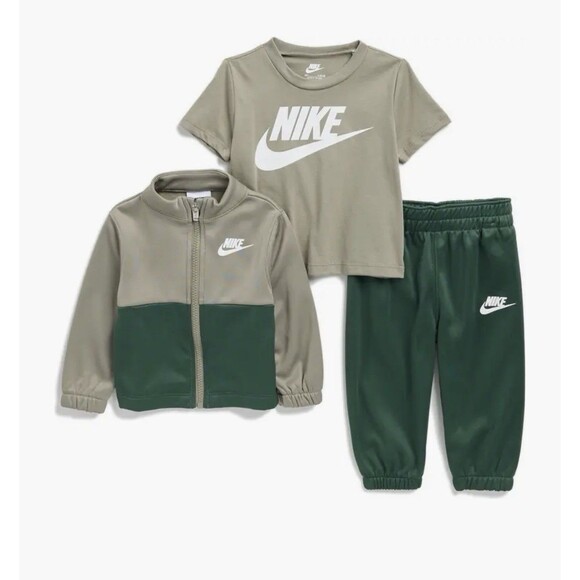 Nike Baby 3 Piece Set Size 12/18/24 Months Brand New - Picture 1 of 2